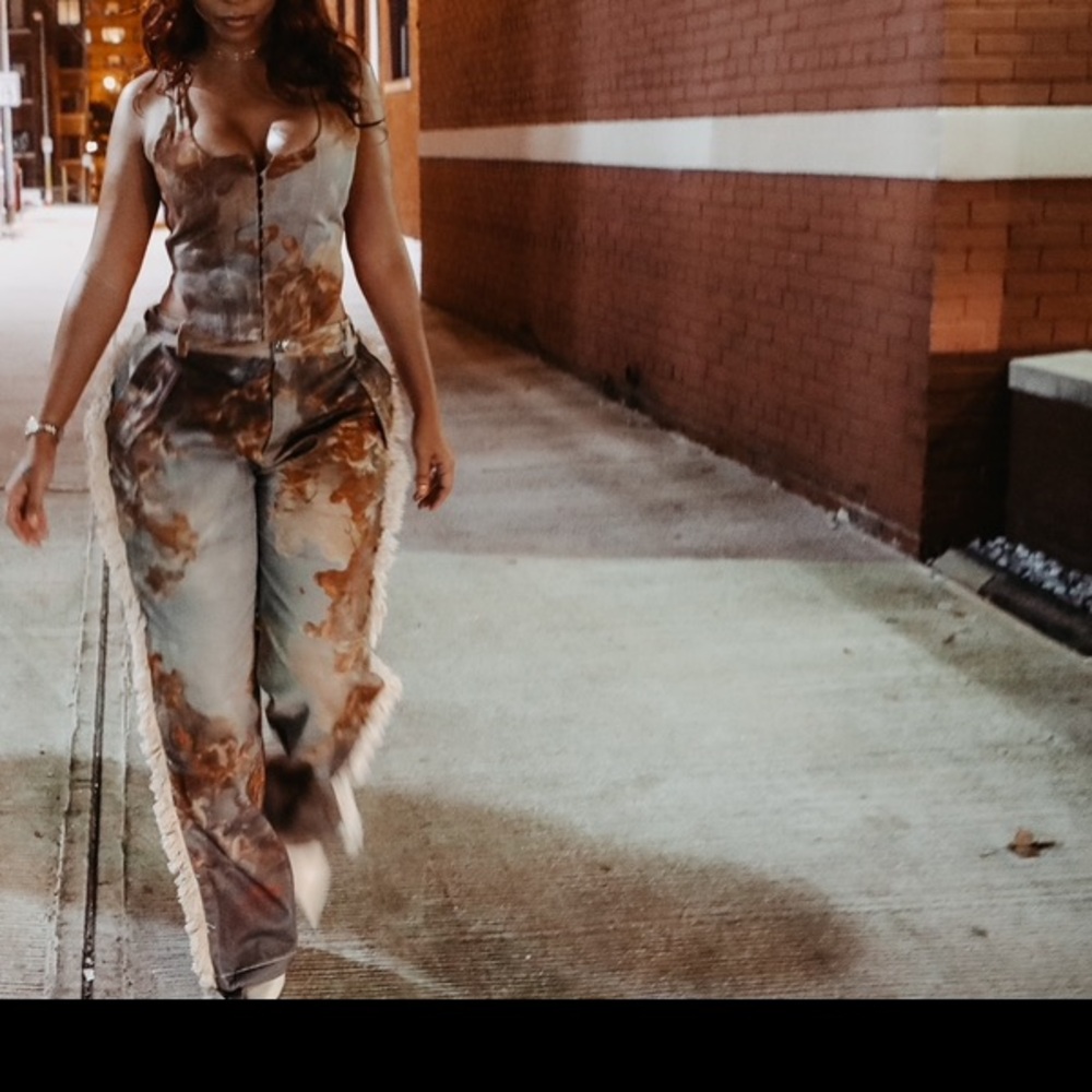 Manure de voir two piece art set. Corset and pants.
